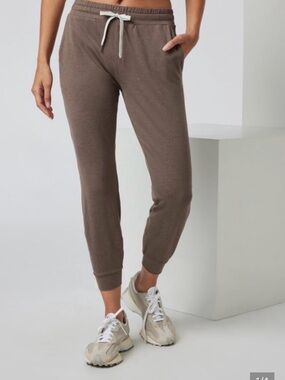 Vuori Halo Joggers in Taupe Brown Size Small